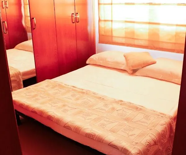 Luxury Apartment, Near Pinikoudes アパート