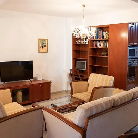 Luxury Apartment, Near Pinikoudes * Larnaka