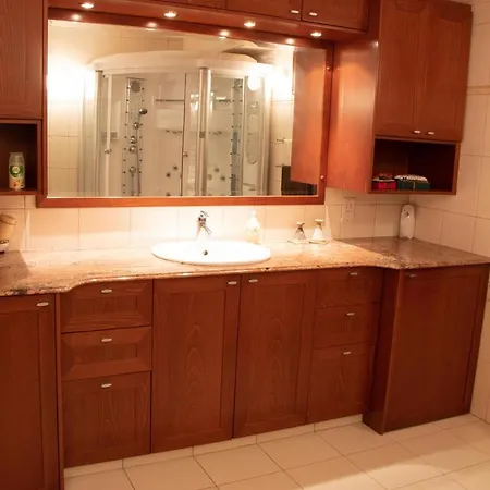 Luxury Apartment, Near Pinikoudes Larnaka
