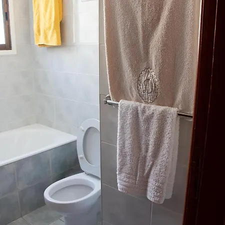 Luxury Apartment, Near Pinikoudes 아파트 라르나카